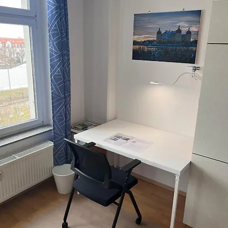 Helle 1raum Mit Balkon Und Küche