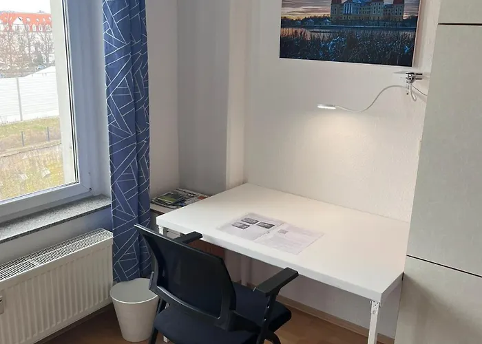 Helle 1raum Mit Balkon Und Küche